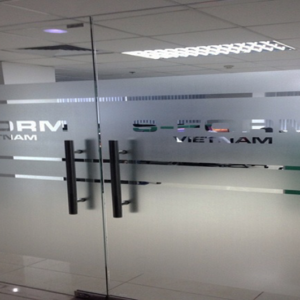 Decal kính mờ 14 decal dan kinh cua ra vao Decal kính mờ In ấn Đăk Lăk - In nhanh Buôn Ma Thuột