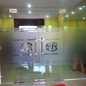 Decal kính mờ 11 decal dan kinh mo sang trong cho van phong Decal kính mờ In ấn Đăk Lăk - In nhanh Buôn Ma Thuột